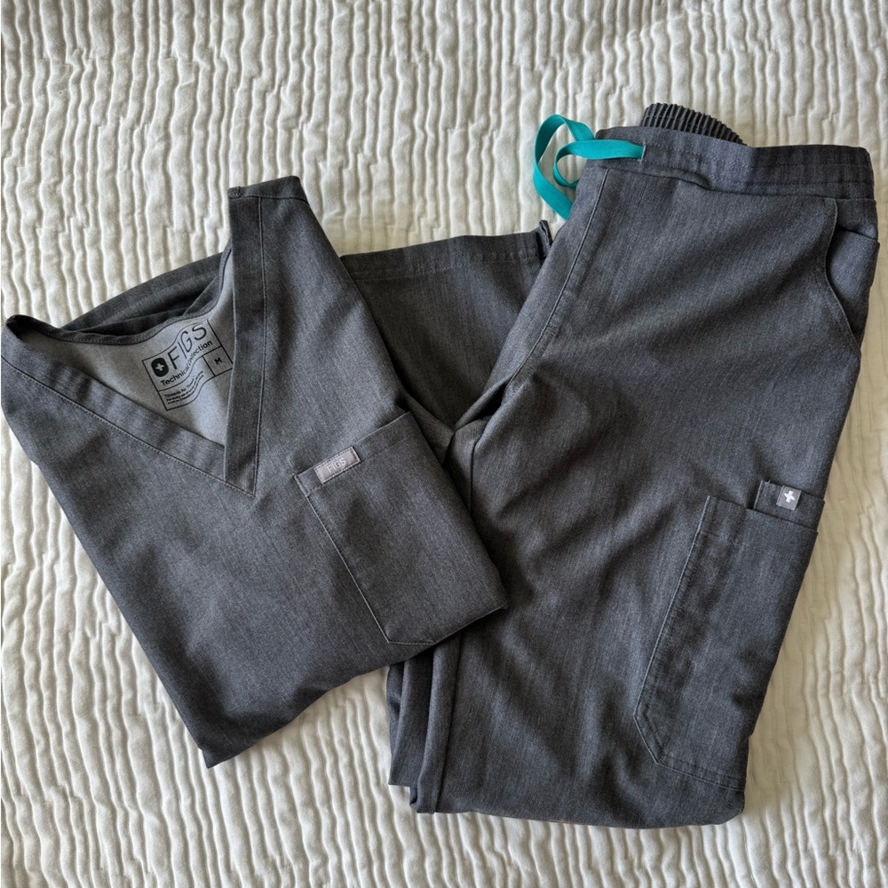 FIGS Scrub Set - Graphite